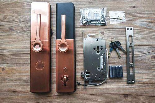 西安配汽車鑰匙(換鎖芯換鎖電話)