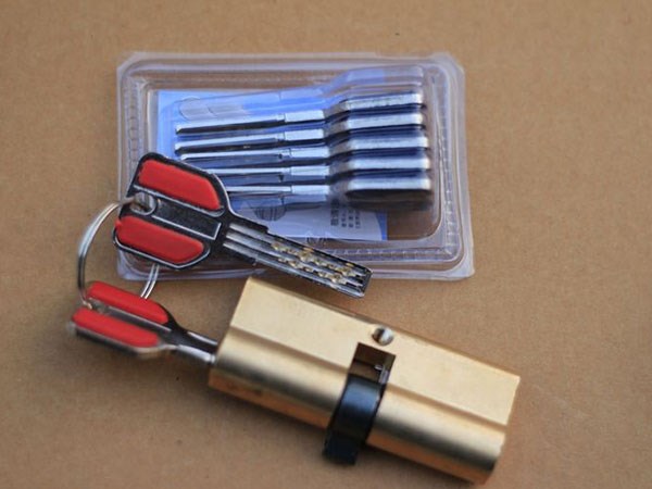 吉陽區(qū)配汽車鑰匙（上門換鎖公司）