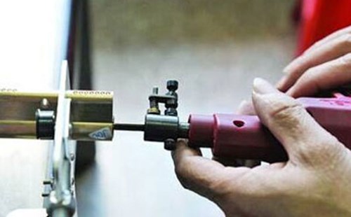 海滄區(qū)換鎖公司電話（汽車開鎖價(jià)格）