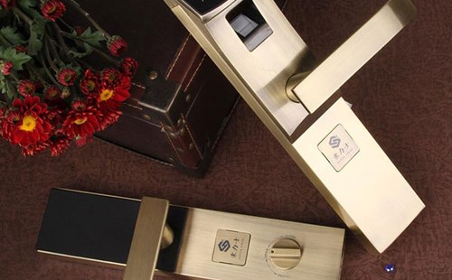 開州區(qū)上門開鎖(汽車開鎖電話)